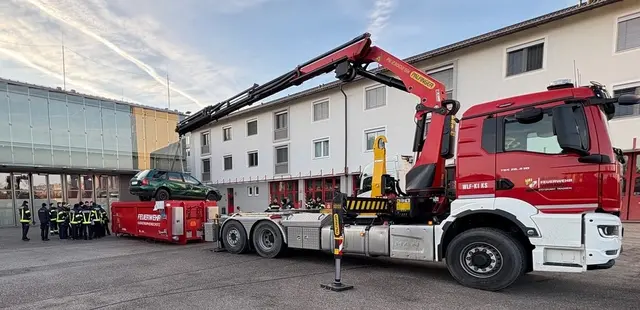 Die Tragweiner Florianijünger werden am 2. August dieses Kranfahrzeug präsentieren. | Foto: FF Tragwein