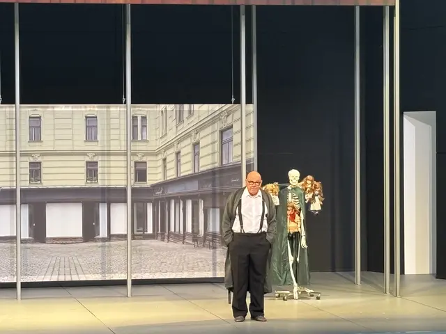 Wolfgang Böck macht den Zauberkönig zur Verkörperung patriarchaler Kontrolle, die sich als Fürsorge tarnt und letztlich zerstört, was sie zu schützen vorgibt.
 | Foto: Rosenberger