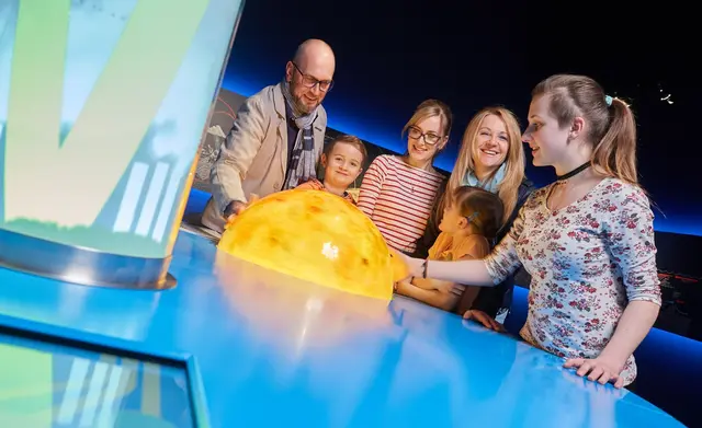 Die TOP-Ausflugsziele Niederösterreichs bieten im Juli und August eine Vielzahl an individuellen Themenveranstaltungen und packenden Familienführungen. | Foto: SONNENWELT / Schewig Fotodesign