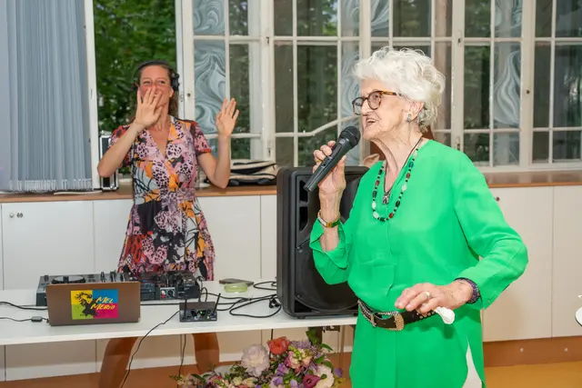 Die 94-jährige Wiener Heldin, Jolanda Kuppelhuber, lieferte eine mitreissende Showeinlage. | Foto: Valentina Marinelic/MeinBezirk