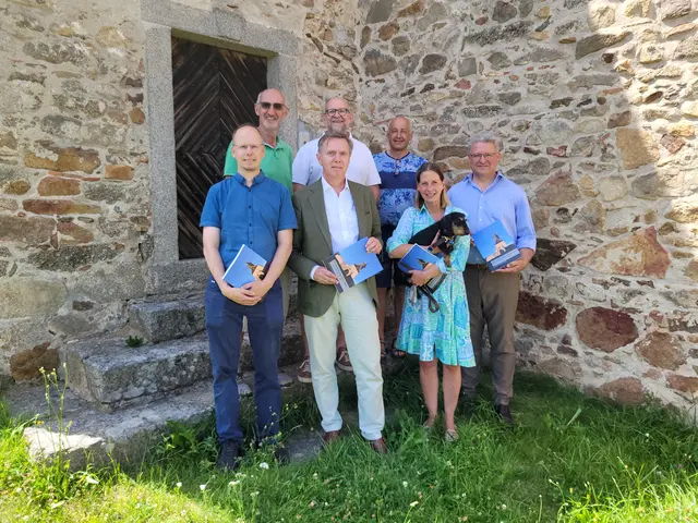 Patrick Schicht, Christoph Bazil, Imma Walderdorff und Hermann Dikowitsch (vorne) mit Gerhard Datler, Roland Datler und Gerhard Kainz (v.l.) | Foto: Marktgemeinde Gastern