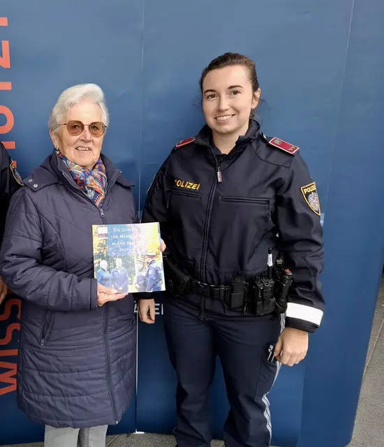 Coffee with Cops“ in St. Georgen/Walde. Heidemarie Haider b ringt ihre Wünsche vor. | Foto: Zinterhof