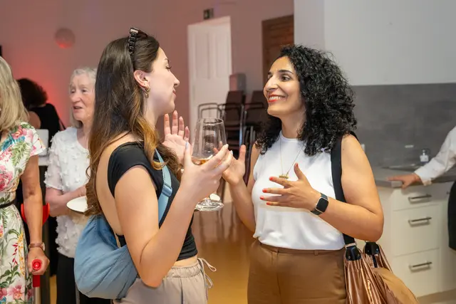 Auch Alsergrunds Bezirksvorsteherin Saya Ahmad (SPÖ, rechts im Bild) schaute beim Sommerfest vorbei. | Foto: Valentina Marinelic/MeinBezirk
