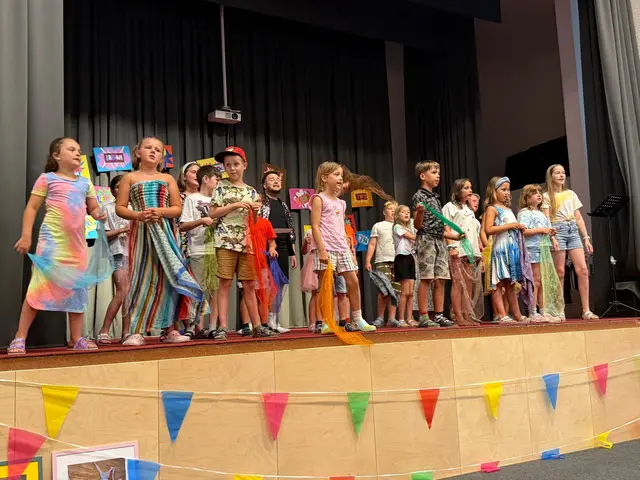 Die Kinder sorgten auch für ein buntes Programm. | Foto: Heike Mara