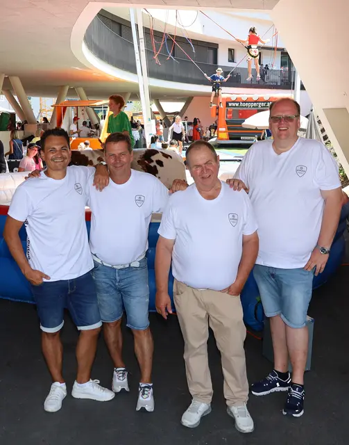 Die Unternehmerfamilie Höpperger freute sich über das gelungene Mitarbeiterfest 2025.
v.l.n.r. Thomas, Harald, Klaus und Stefan Höpperger. | Foto: Höpperger Umweltschutz