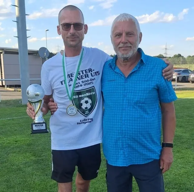 Gebietsjugendleiter Franz Schantl mit dem U15-Meistertrainer von Lebring, Albert Pucher | Foto: Schantl/StFV