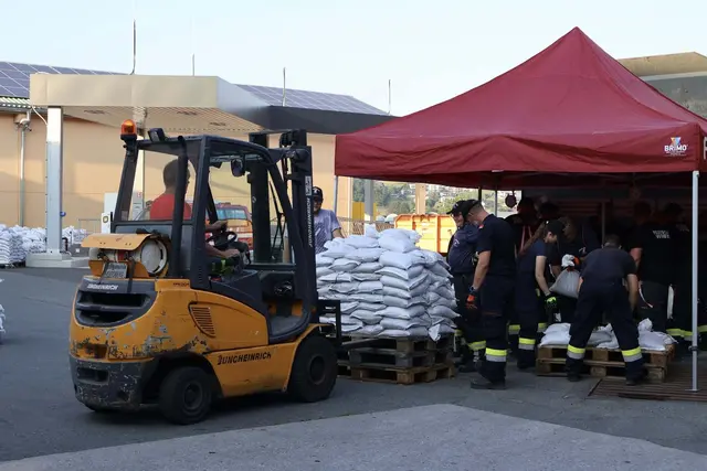 In Voitsberg gab es dieser Tage wieder eine Sandsack-Aktion für die Bevölkerung. | Foto: FF Voitsberg