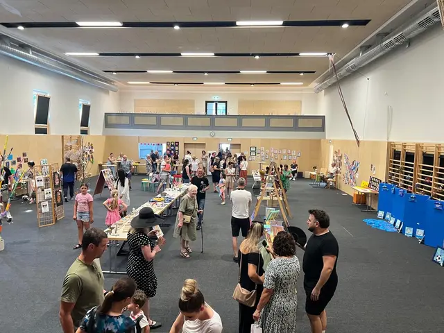 Die gesamte Mehrzweckhalle verwandelte sich in eine Kunsthalle. | Foto: Heike Mara