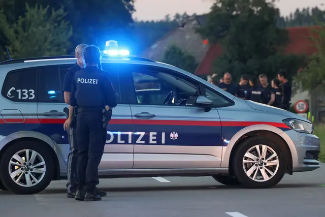 Bei einem tragischen Zusammenstoß in Offenhausen verliert eine 13-jährige Radfahrerin nach einem Crash mit einem Auto ihr Leben. | Foto: laumat.at