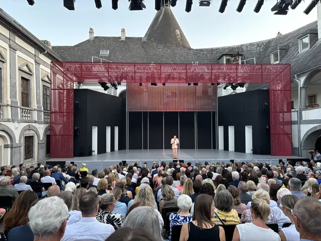 "Geschichten aus dem Wienerwald" von Ödön von Horváth ist eine eindringliche Inszenierung, die die dunklen Abgründe menschlicher Beziehungen und die brutale Realität hinter scheinbarer Idylle offenlegt. | Foto: Rosenberger