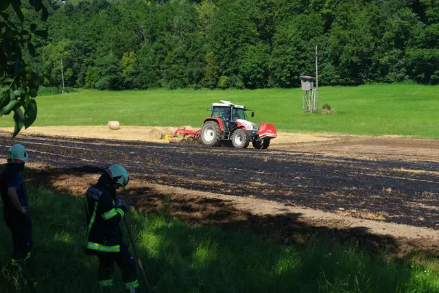 Wegen Trockenheit und Dürre herrscht derzeit erhöhte Gefahr an Flur- und Feldbränden – in Bad Wimsbach stand am Dienstagabend ein Stoppelfeld in Brand. | Foto: laumat.at