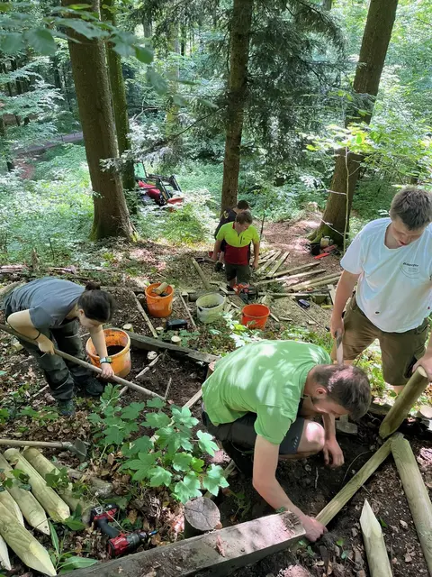 Die Landjugend Frankenburg sorgte dafür, dass der Weg weiterhin sicher bleibt. | Foto: Landjugend