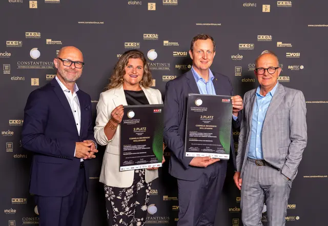 Das Siegerfoto: Gerhard Wanek (Fachgruppe UBIT der WKO); Cornelia Behrends, Manfred Kögl (Falkensteiner Hotels) und Wolfgang Schwärzler (GF Fachgruppe UBIT der WKO) | Foto: Markus Krapf