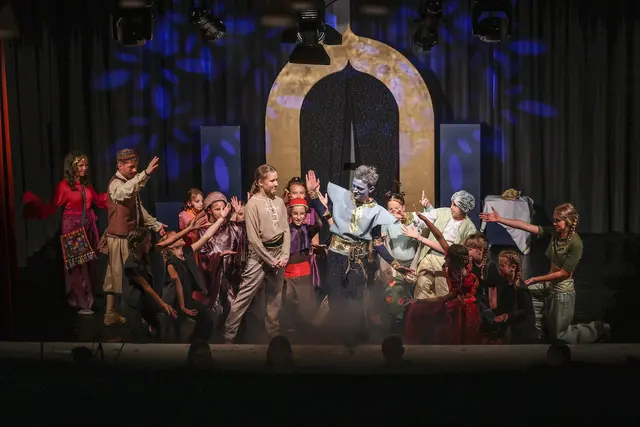 Abschlusspose der Darstellerinnen und Darsteller | Foto: Alexander De Monte