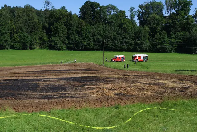 Wegen Trockenheit und Dürre herrscht derzeit erhöhte Gefahr an Flur- und Feldbränden – in Bad Wimsbach stand am Dienstagabend ein Stoppelfeld in Brand. | Foto: laumat.at