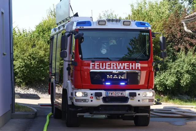Wegen Trockenheit und Dürre herrscht derzeit erhöhte Gefahr an Flur- und Feldbränden – in Bad Wimsbach stand am Dienstagabend ein Stoppelfeld in Brand. | Foto: laumat.at