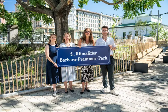 v.l. NEOS Wien Mobilitätssprecherin Angelika Pipal-Leixner, ehemalige Bezirksvorsteherin Silvia Janković, Planungsstadträtin Ulli Sima (beide SPÖ) und Bezirksvorsteher Michael Luxenberger (Grüne).  | Foto: Valentina Marilenić/MeinBezirk