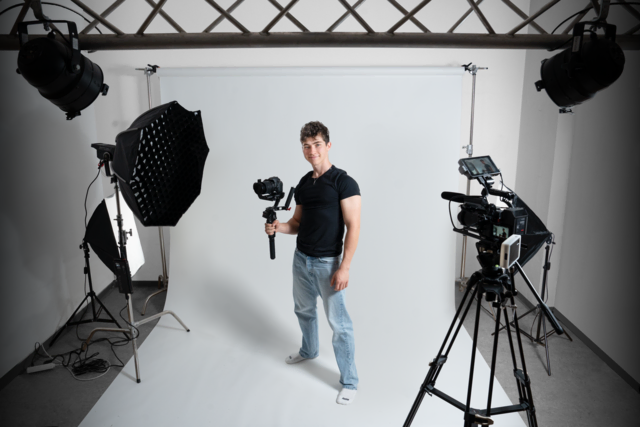 Nicolas Gangl-Prattes fasziniert die Film- und Fotokunst bereits seit seiner Kindheit. Nun ist er mit seinem eigenen Studio selbstständig. | Foto: Prattes Studio