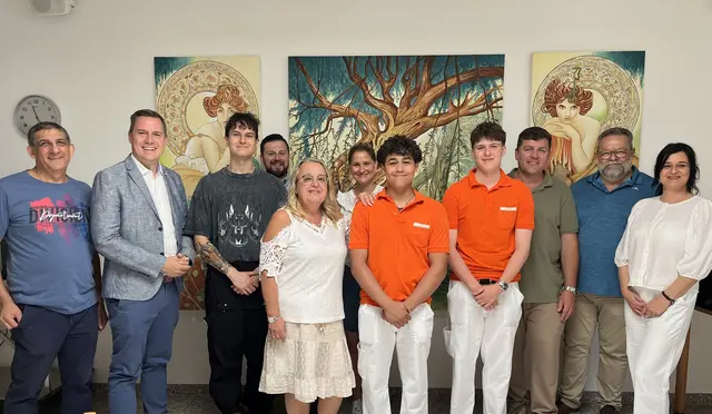 Bora Knezevic, Christoph Kaufmann (ÖVP), Alexander Schönbäck, Sascha Thayer, Gabriele Haunold, Andrea Schmuckenschlager, Felipe Panstingl, James Weathley, Thomas Müllner, Michael Strozer und Anna Tutnjevic.

  | Foto: Pflege- und Betreuungszentrum Klosterneuburg
