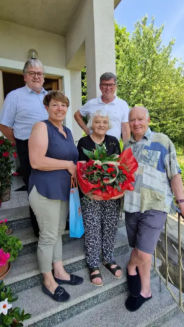 GGR Manfred Mitmasser , Vizebürgermeister Susanne Nagl , Ehepaar Marianne und Alois Colle , Bürgermeister Peter Grafeneder . | Foto: Gemeinde Marbach