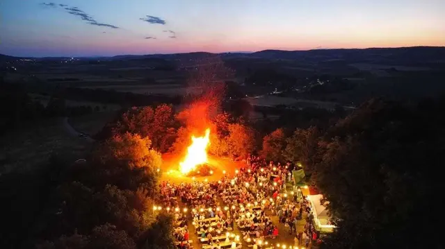 Das Feuer bei Einbruch der Dämmerung | Foto: Jürgen Rummel