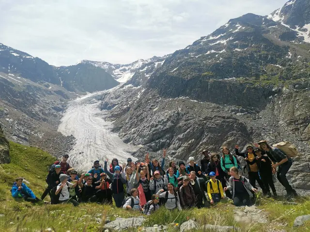 Top motivierte Schüler und Schülerinnen am Kaunertaler Gletscher. | Foto: SMS Prutz-Ried