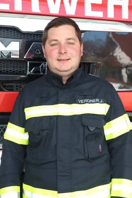 Bezirksfeuerwehrkommandant Johannes Veroner. Wie er sagt, vertrauen die Feuerwehren des Bezirks Schärding auf die Wetterdaten von GeoSphere Austria, dem staatlich anerkannten Wetterdienst. | Foto: MeinBezirk/Kunde