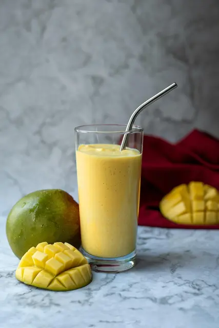 Mit seiner cremigen Textur und den fruchtigen Aromen der Mango (oder ohne Alkohol) bringt der Mango Lassi Cocktail die Geschmackserlebnisse Indiens direkt in dein Glas.  | Foto: Symbolbild: pixabay.com