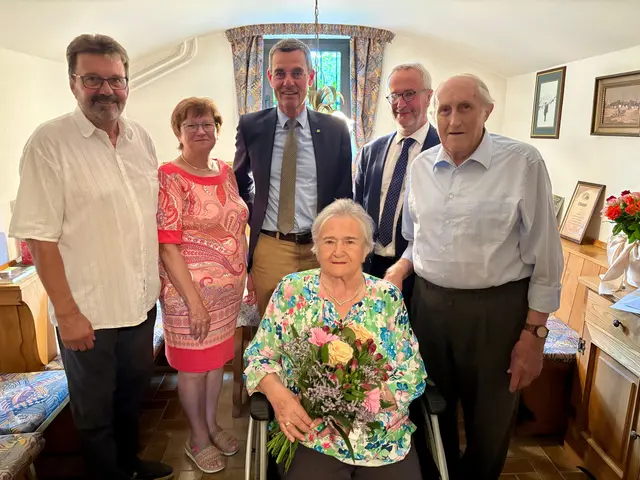 Glückwünsche der Gemeinde- und Politikvertreter gab es für das Jubelpaar. | Foto: Markus Kahrer