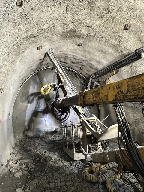 Für den Bau ist die Wartung der notwendigen Maschinen entscheidend.  | Foto: ÖBB/Gasser-Mair