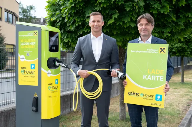 v.l.: Matthias Zernatto, Landesdirektor Stv. ÖAMTC Kärnten und Gert Spanz, Vorstandsdirektor Raiffeisen Landesbank Kärnten | Foto: RLB Kärnten/Caroline Knauder