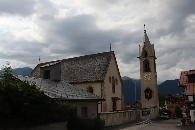 Die Pfarrkirche Mariä Himmelfahrt in Serfaus. | Foto: Seelos