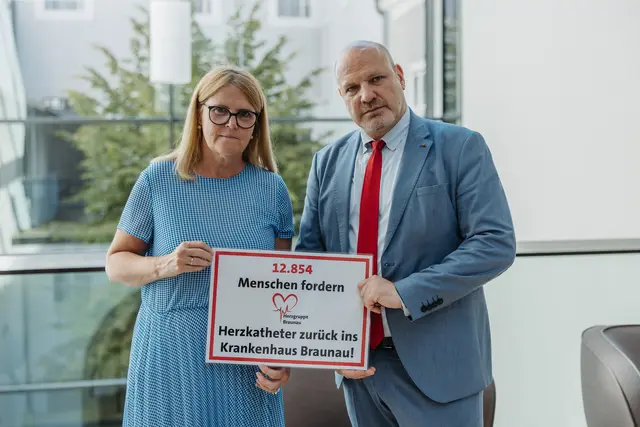 SPÖ-Landtagsabgeordnete Pflegesprecherin Gabriele Knauseder mit ihrem Parteikollegen Gesundheitssprecher und dritter Landtagspräsident Peter Binder. | Foto: MecGreenie