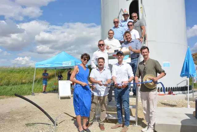 W.E.B Vorstandsmitglied Stefanie Markut, Bürgermeister Sandro Kaufmann, W.E.B Vorstandsmitglied Florian Müller und Landtagsabgeordneter René Lobner eröffneten den Windpark.

  | Foto: WEB Windenergie AG (W.E.B)