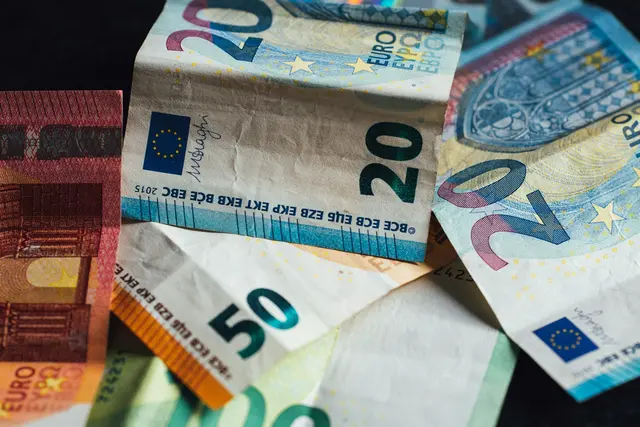 Im Jahr 2024 hat das Land Niederösterreich 170,8 Millionen Euro an Beiträgen zur Europäischen Union geleistet. Gleichzeitig flossen rund 437,8 Millionen Euro an direkten EU-Förderungen aus Brüssel und 115,2 Millionen Euro über den Bund zurück nach Niederösterreich. (Symbolfoto) | Foto: Unsplash
