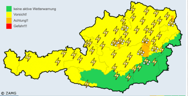 Rund um Wien sind auf der Warnkarte am Donnerstagnachmittag zahlreiche Gewitter- und Hagelsymbole zu sehen. | Foto: Screenshot GeoSphere