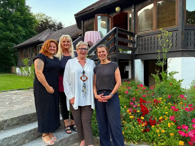 Am Vortrag dabei: Helena Ghafouri, Vizebürgermeisterin Hilde Juricka, Karina Hartenstein und Elisabeth Ruckser. | Foto: VHS Drosendorf