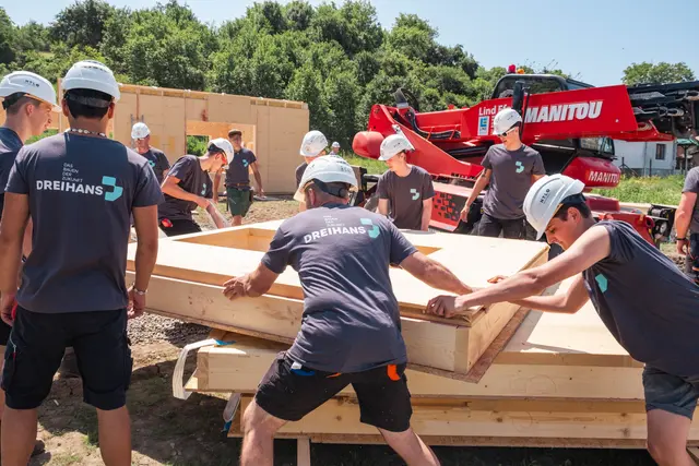 Die HTL-Schüler packten in Rumänien ordentlich an. | Foto: HTL 1