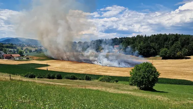 In Tuderschitz stand ein abgeerntetes Getreidefeld in Flammen. | Foto: ÖA-Team BFKdo Klagenfurt-Land
