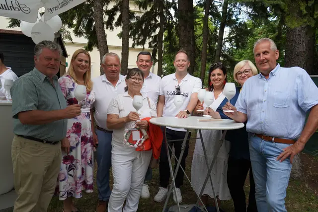 Premierepublikum v.l.m.r. Matthias Siess, Landesrätin Daniela Winkler, Rudi Strommer mit Gattin, Tina und Hannes Steiner, Simone und Martin Gelbmann-Husz | Foto: Andrea Glatzer