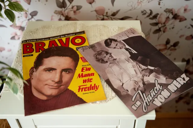 Alte Zeitschriften aus den beiden Jahrzehnten (60er und 70er Jahre). | Foto: Stadt Salzburg