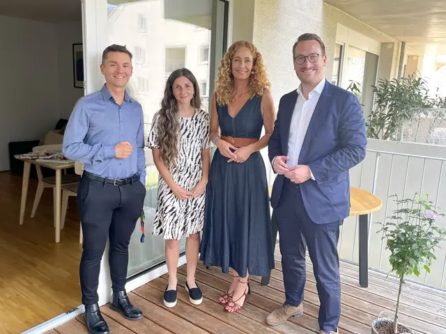 Eine zweite NORA-Einrichtung wurde eröffnet. Im Bild (v.l.n.r.): Florian Stolz (Geschäftsführer der Tiroler Soziale Dienste GmbH), Lara Neuwirther (Leiterin von NORA), LRin Eva Pawlata und LHStv Philip Wohlgemuth. | Foto: Land Tirol/Celik