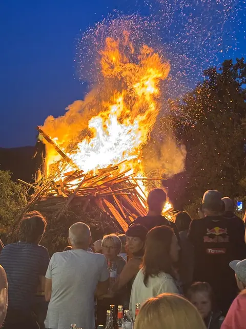 Das Feuer sprühte viele Funken | Foto: Jürgen Rummel