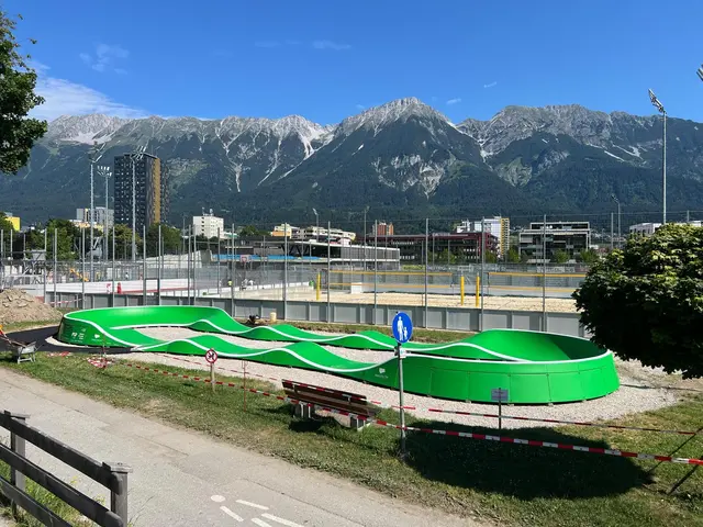 Neuer Pumptrack in Rum: Die breite Fahrbahn aus Fiberglas garantiert langanhaltenden Fahrspaß für alle Altersgruppen. | Foto: Marktgemeinde Rum