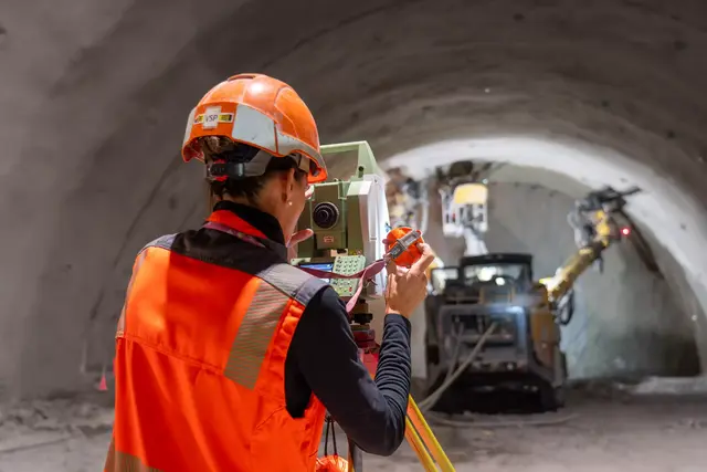 Tunnelbauer/in ist ein Beruf mit sehr guten Zukunftschancen. Die heimischen Unternehmen suchen schon jetzt dringend nach Fachkräften. | Foto: ÖBB/Sailerbrothers