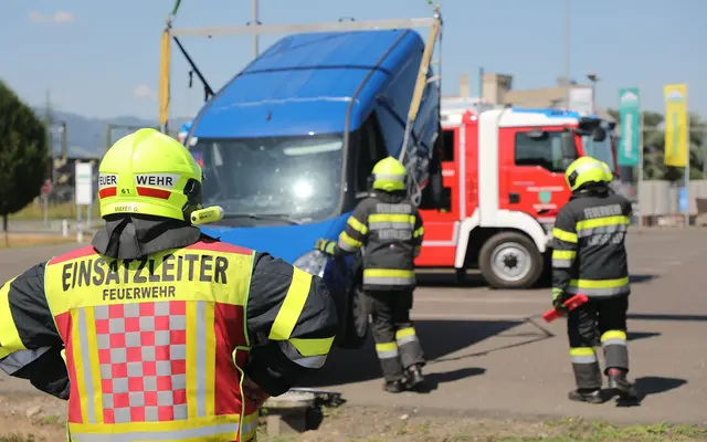 Die Feuerwehr half bei der Bergung. | Foto: Thomas Zeiler/FF