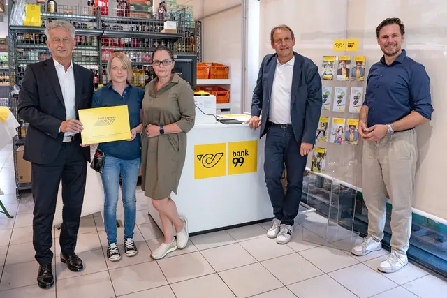 Alois Mondschein, Leiter Zentrales Post Partnermanagement / Vera Schwaiger, T&amp;G-Filialleiterin / Monika Genser, MPREIS-Gebietsleiterin / Gottfried Peter Bernhard, Stv. Ressortleiter Vertrieb, MPREIS / Thomas Körmer,  Change Manager Post AG.
 | Foto: MPREIS