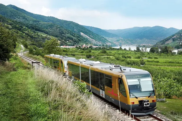 Die Wachaubahn ist täglich im Weltkulturerbe Wachau für die Gäste unterwegs. | Foto: NÖVOG/Weinfranz