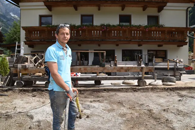 "Wir richten alles wieder her", sagt Georg Heidegger vom Gasthof Feuerstein. Ihn und seine Familie hat es leider besonders schwer getroffen. | Foto: Kainz