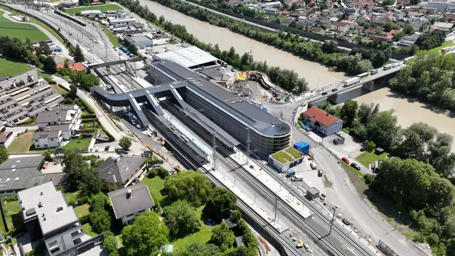 Der Bahnhof Fritzens-Wattens befindet sich voll im Bau. Es wird ein wichtiger Verkehrsknotenpunkt.  | Foto: ÖBB